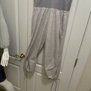 Lululemon beautiful lose yoga pants with the stretchy belt perfect condition
